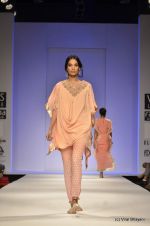 Model walk the ramp for Jenjum Gadi Show at Wills Lifestyle India Fashion Week 2012 day 5 on 10th Oct 2012 (43).JPG