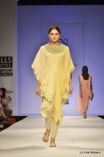 Model walk the ramp for Jenjum Gadi Show at Wills Lifestyle India Fashion Week 2012 day 5 on 10th Oct 2012 (52).JPG