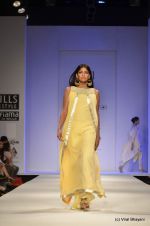 Model walk the ramp for Jenjum Gadi Show at Wills Lifestyle India Fashion Week 2012 day 5 on 10th Oct 2012 (56).JPG