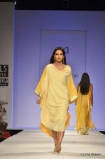 Model walk the ramp for Jenjum Gadi Show at Wills Lifestyle India Fashion Week 2012 day 5 on 10th Oct 2012 (59).JPG