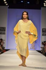 Model walk the ramp for Jenjum Gadi Show at Wills Lifestyle India Fashion Week 2012 day 5 on 10th Oct 2012 (62).JPG
