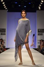 Model walk the ramp for Jenjum Gadi Show at Wills Lifestyle India Fashion Week 2012 day 5 on 10th Oct 2012 (67).JPG