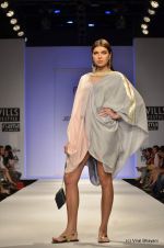 Model walk the ramp for Jenjum Gadi Show at Wills Lifestyle India Fashion Week 2012 day 5 on 10th Oct 2012 (71).JPG