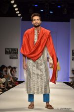 Model walk the ramp for Jenjum Gadi Show at Wills Lifestyle India Fashion Week 2012 day 5 on 10th Oct 2012 (85).JPG