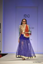 Model walk the ramp for Jenjum Gadi Show at Wills Lifestyle India Fashion Week 2012 day 5 on 10th Oct 2012 (87).JPG