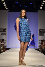 Model walk the ramp for Jenjum Gadi Show at Wills Lifestyle India Fashion Week 2012 day 5 on 10th Oct 2012 (9).JPG