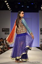 Model walk the ramp for Jenjum Gadi Show at Wills Lifestyle India Fashion Week 2012 day 5 on 10th Oct 2012 (92).JPG