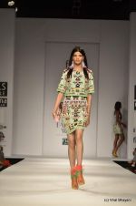 Model walk the ramp for Pia Pauro Show at Wills Lifestyle India Fashion Week 2012 day 5 on 10th Oct 2012 (101).JPG