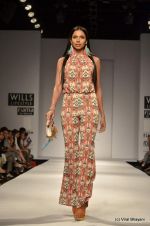 Model walk the ramp for Pia Pauro Show at Wills Lifestyle India Fashion Week 2012 day 5 on 10th Oct 2012 (52).JPG