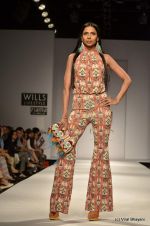 Model walk the ramp for Pia Pauro Show at Wills Lifestyle India Fashion Week 2012 day 5 on 10th Oct 2012 (53).JPG