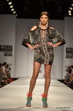Model walk the ramp for Pia Pauro Show at Wills Lifestyle India Fashion Week 2012 day 5 on 10th Oct 2012 (78).JPG