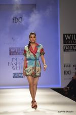 Model walk the ramp for Rajdeep Ranawat Show at Wills Lifestyle India Fashion Week 2012 day 5 on 10th Oct 2012 (2).JPG