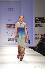 Model walk the ramp for Rajdeep Ranawat Show at Wills Lifestyle India Fashion Week 2012 day 5 on 10th Oct 2012 (24).JPG