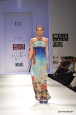 Model walk the ramp for Rajdeep Ranawat Show at Wills Lifestyle India Fashion Week 2012 day 5 on 10th Oct 2012 (25).JPG