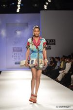 Model walk the ramp for Rajdeep Ranawat Show at Wills Lifestyle India Fashion Week 2012 day 5 on 10th Oct 2012 (4).JPG