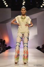 Model walk the ramp for Ranna Gill Show at Wills Lifestyle India Fashion Week 2012 day 4 on 9th Oct 2012 (273).JPG