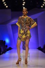 Model walk the ramp for Ranna Gill Show at Wills Lifestyle India Fashion Week 2012 day 4 on 9th Oct 2012 (288).JPG
