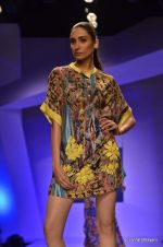 Model walk the ramp for Ranna Gill Show at Wills Lifestyle India Fashion Week 2012 day 4 on 9th Oct 2012 (289).JPG