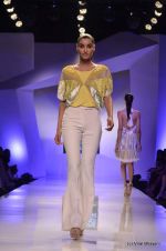 Model walk the ramp for Ranna Gill Show at Wills Lifestyle India Fashion Week 2012 day 4 on 9th Oct 2012 (296).JPG
