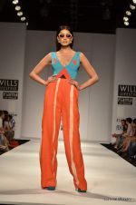 Model walk the ramp for Shivan and Narresh Show at Wills Lifestyle India Fashion Week 2012 day 5 on 10th Oct 2012 (24).JPG