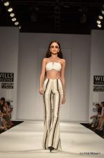 Model walk the ramp for Shivan and Narresh Show at Wills Lifestyle India Fashion Week 2012 day 5 on 10th Oct 2012 (59).JPG