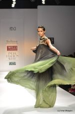Model walk the ramp for Solatee by Sulakshana Show at Wills Lifestyle India Fashion Week 2012 day 5 on 10th Oct 2012 (22).JPG