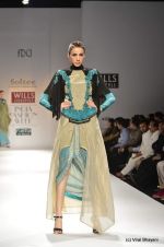 Model walk the ramp for Solatee by Sulakshana Show at Wills Lifestyle India Fashion Week 2012 day 5 on 10th Oct 2012 (76).JPG