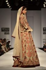 Model walk the ramp for Vineet Bahl Show at Wills Lifestyle India Fashion Week 2012 day 4 on 9th Oct 2012 (126).JPG