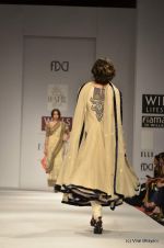 Model walk the ramp for Vineet Bahl Show at Wills Lifestyle India Fashion Week 2012 day 4 on 9th Oct 2012 (96).JPG