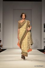 Model walk the ramp for Vineet Bahl Show at Wills Lifestyle India Fashion Week 2012 day 4 on 9th Oct 2012 (97).JPG