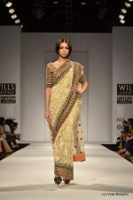 Model walk the ramp for Vineet Bahl Show at Wills Lifestyle India Fashion Week 2012 day 4 on 9th Oct 2012 (98).JPG