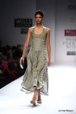 Model walk the ramp for Virtues Show at Wills Lifestyle India Fashion Week 2012 day 5 on 10th Oct 2012 (221).JPG