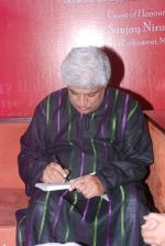 Javed Akhtar at the Launch of Javed Akhtar_s book Shubh Vivaah in Mumbai on 10th Oct 2012 (16).JPG