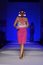 Model walk the ramp for Nida Mahmood Show at Wills Lifestyle India Fashion Week 2012 day 5 on 10th Oct 2012 (10).JPG
