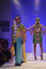 Model walk the ramp for Nida Mahmood Show at Wills Lifestyle India Fashion Week 2012 day 5 on 10th Oct 2012 (93).JPG