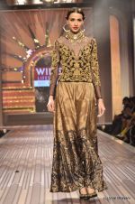 Model walk the ramp for Ritu Kumar Show at Wills Lifestyle India Fashion Week 2012 day 5 on 10th Oct 2012 (20).JPG