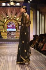 Model walk the ramp for Ritu Kumar Show at Wills Lifestyle India Fashion Week 2012 day 5 on 10th Oct 2012 (41).JPG