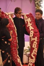 Amitabh Bachchan celebrates birthday at Seven Hills on 11th Oct 2012 (49).JPG