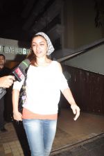 Soha Ali Khan snapped in Saif_s Residence, Mumbai on 13th Oct 2012 (6).JPG