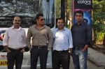 Salman Khan takes media on the Bigg Boss tour ride in Lonavla, Mumbai on 12th Oct 2012 (100).JPG