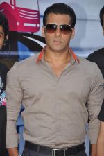 Salman Khan takes media on the Bigg Boss tour ride in Lonavla, Mumbai on 12th Oct 2012 (109).JPG