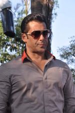 Salman Khan takes media on the Bigg Boss tour ride in Lonavla, Mumbai on 12th Oct 2012 (116).JPG