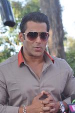 Salman Khan takes media on the Bigg Boss tour ride in Lonavla, Mumbai on 12th Oct 2012 (136).JPG