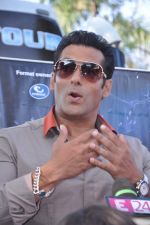 Salman Khan takes media on the Bigg Boss tour ride in Lonavla, Mumbai on 12th Oct 2012 (139).JPG