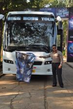 Salman Khan takes media on the Bigg Boss tour ride in Lonavla, Mumbai on 12th Oct 2012 (97).JPG