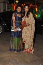 Raveena Tandon, Krishika Lulla at Sanjay and Manyata Dutt_s Mata Ki Chowki in Bandra, Mumbai on 16th Oct 2012 (45).JPG