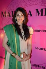 Isha Koppikar at Maheka Mirpuri Show in Taj Hotel, Mumbai on 17th Oct 2012 (189).JPG