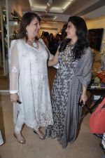 Kajol, Zarine Khan at designer preview at Zarine Khan_s Fizaa in Juhu, Mumbai on 17th Oct 2012 (64).JPG