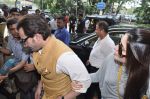 Saif Ali Khan, Kareena Kapoor leave for Pataudi on 17th Oct 2012 (11).JPG