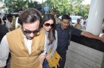 Saif Ali Khan, Kareena Kapoor leave for Pataudi on 17th Oct 2012 (13).JPG